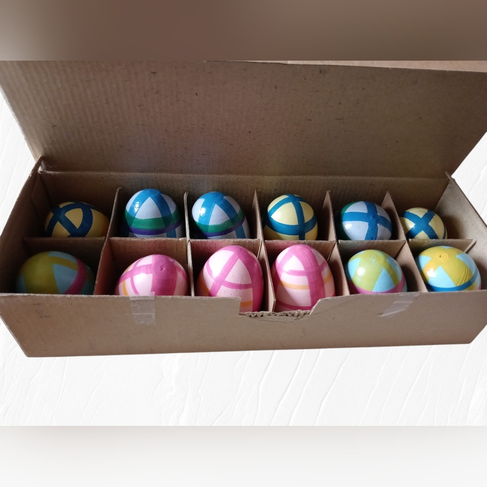 Lillian Vernon Colorful Decorative Eggs Set.